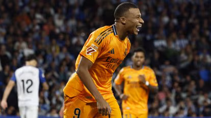 被担架抬出 被担架抬出